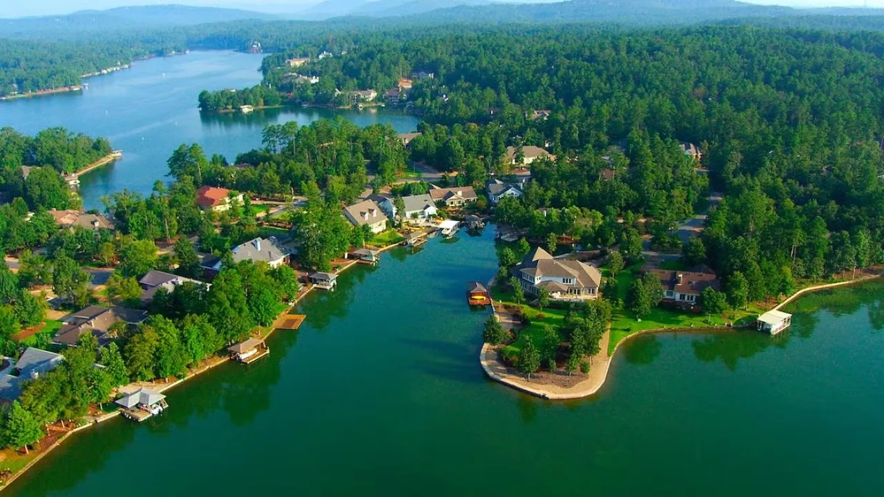 Lake Hamilton waterfront homes